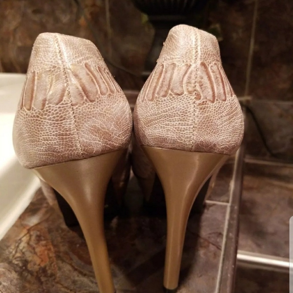Heels - Picture 3 of 4